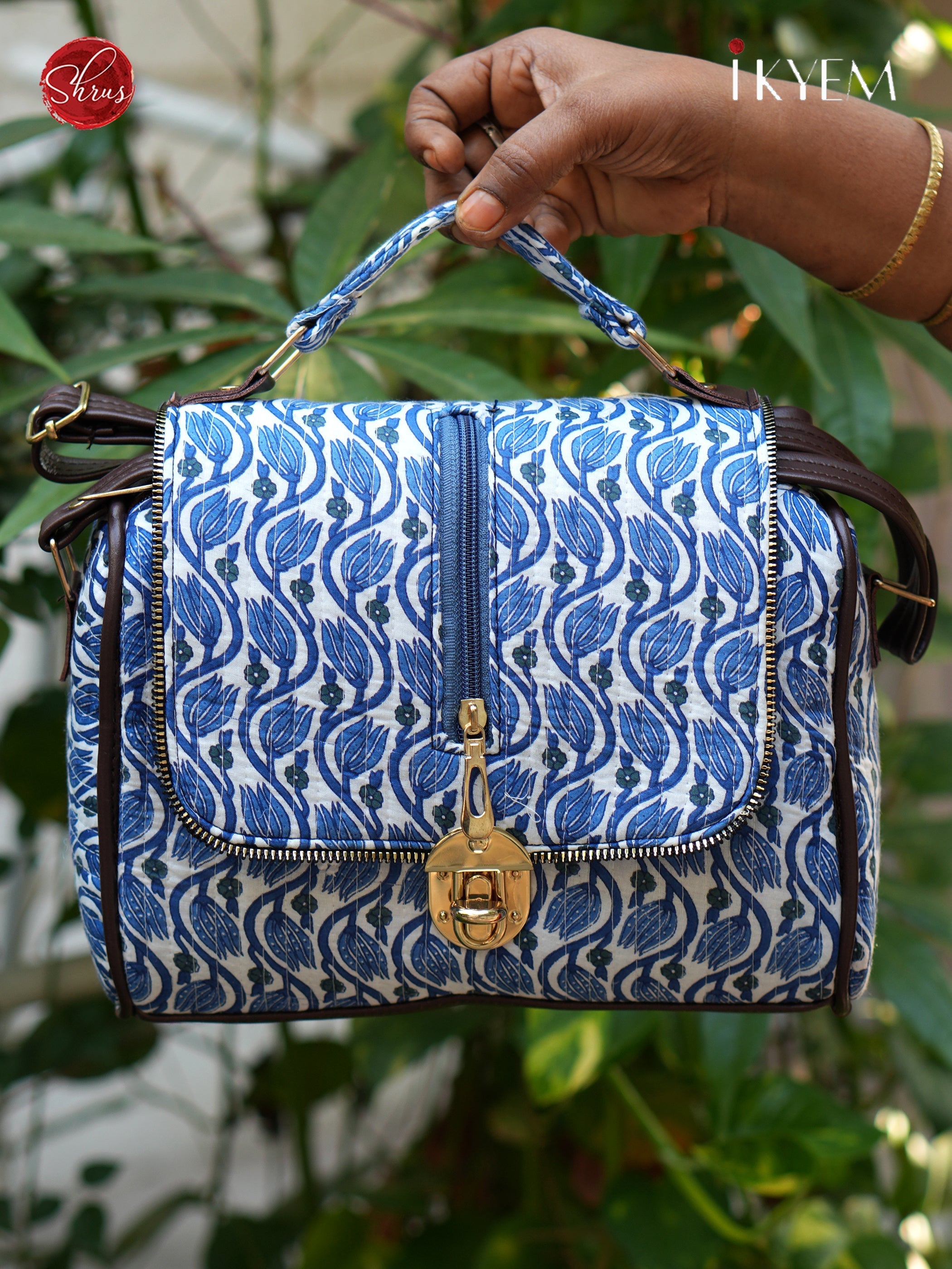 Blue printed hand bag