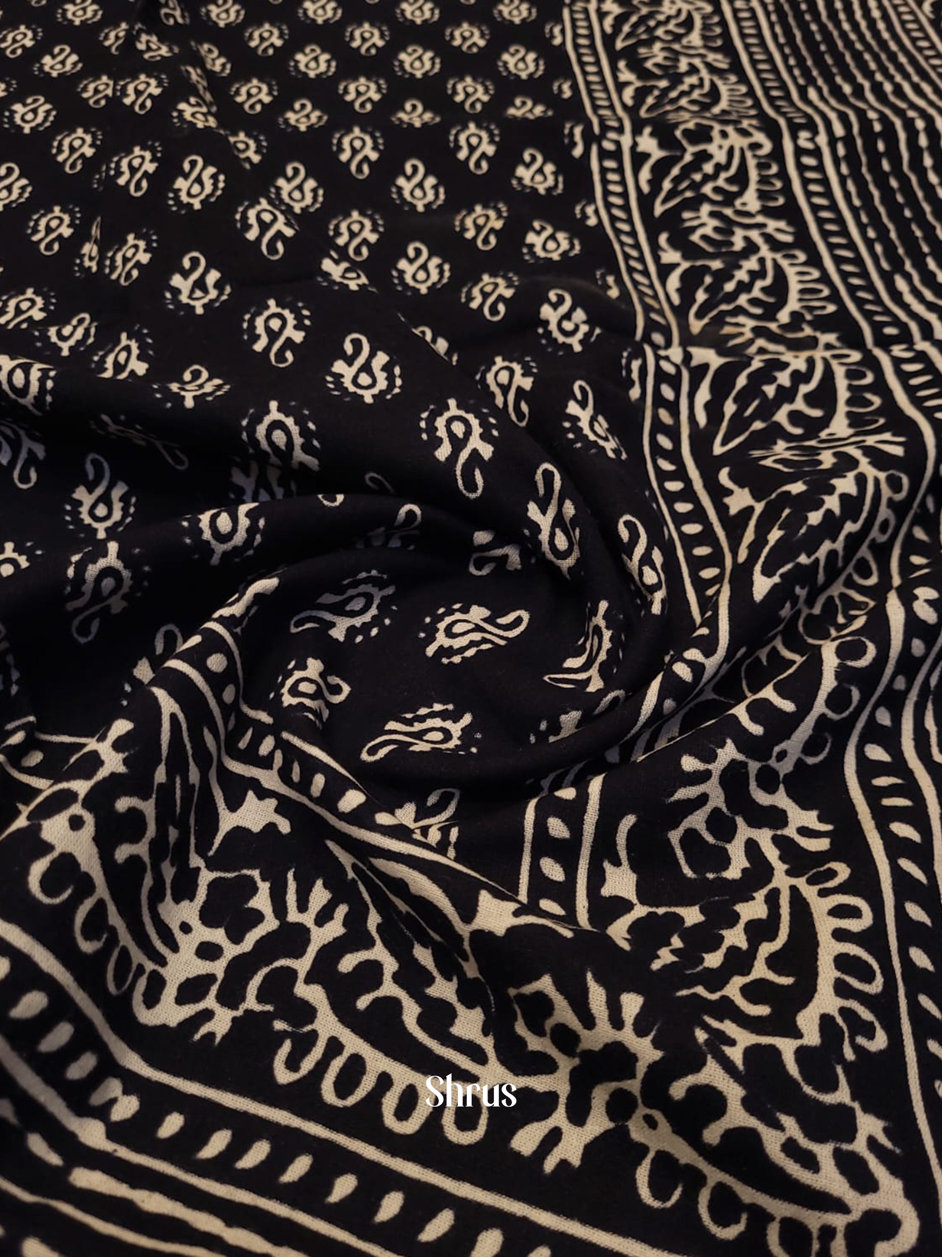 Black & Cream - Bed Spreads