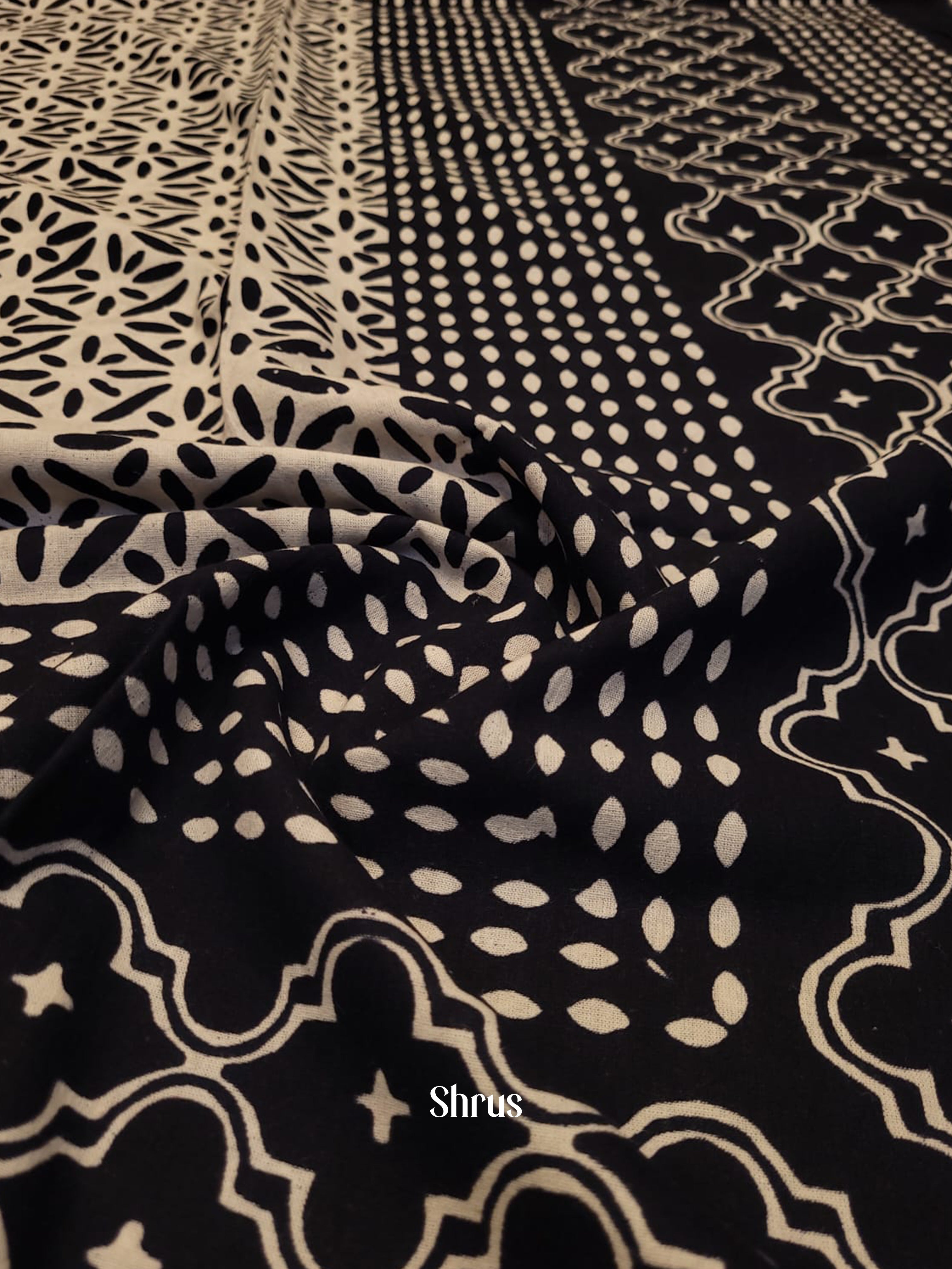 Black & Cream - Bed Spreads