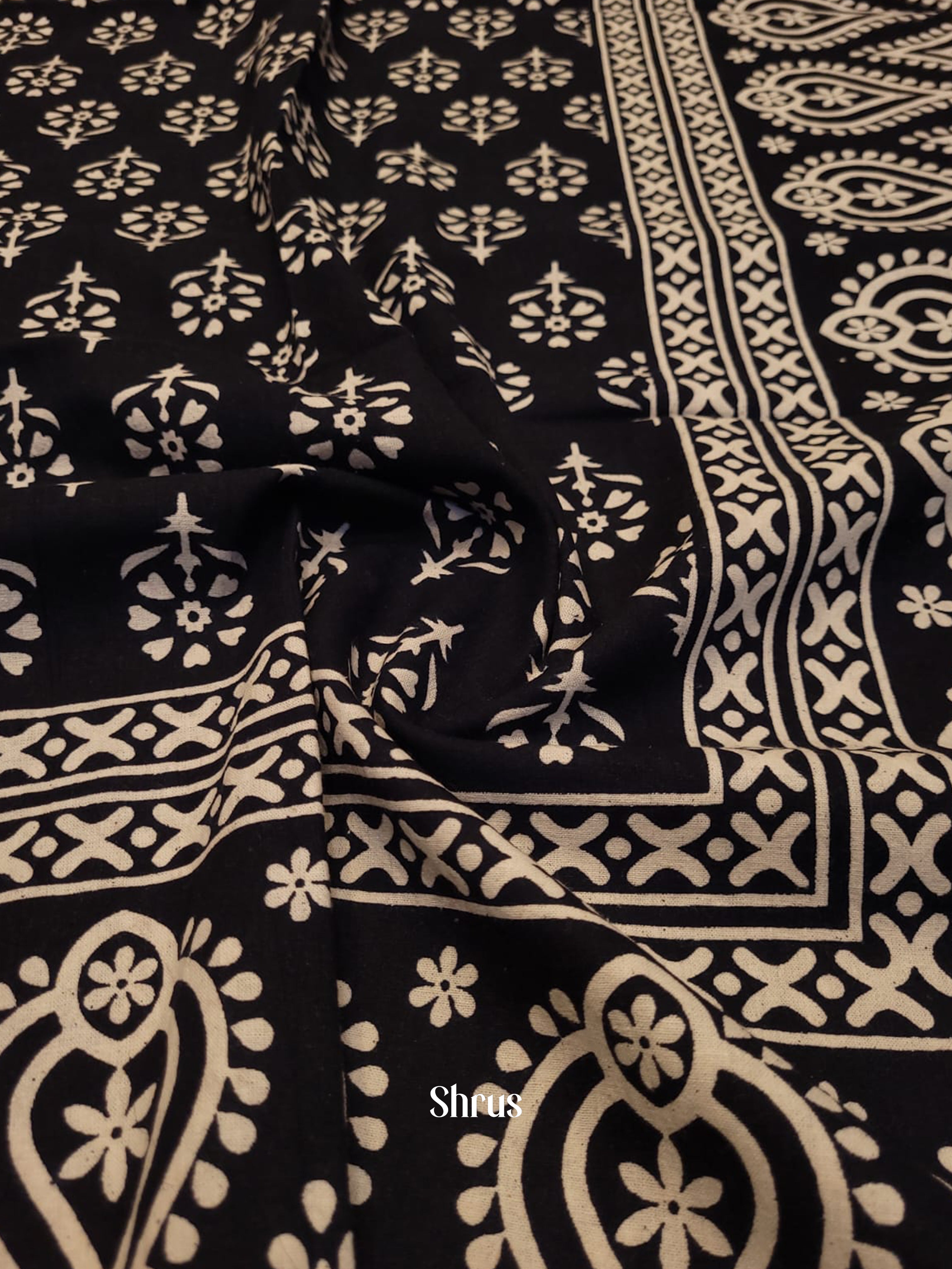 Black & Cream - Bed Spreads