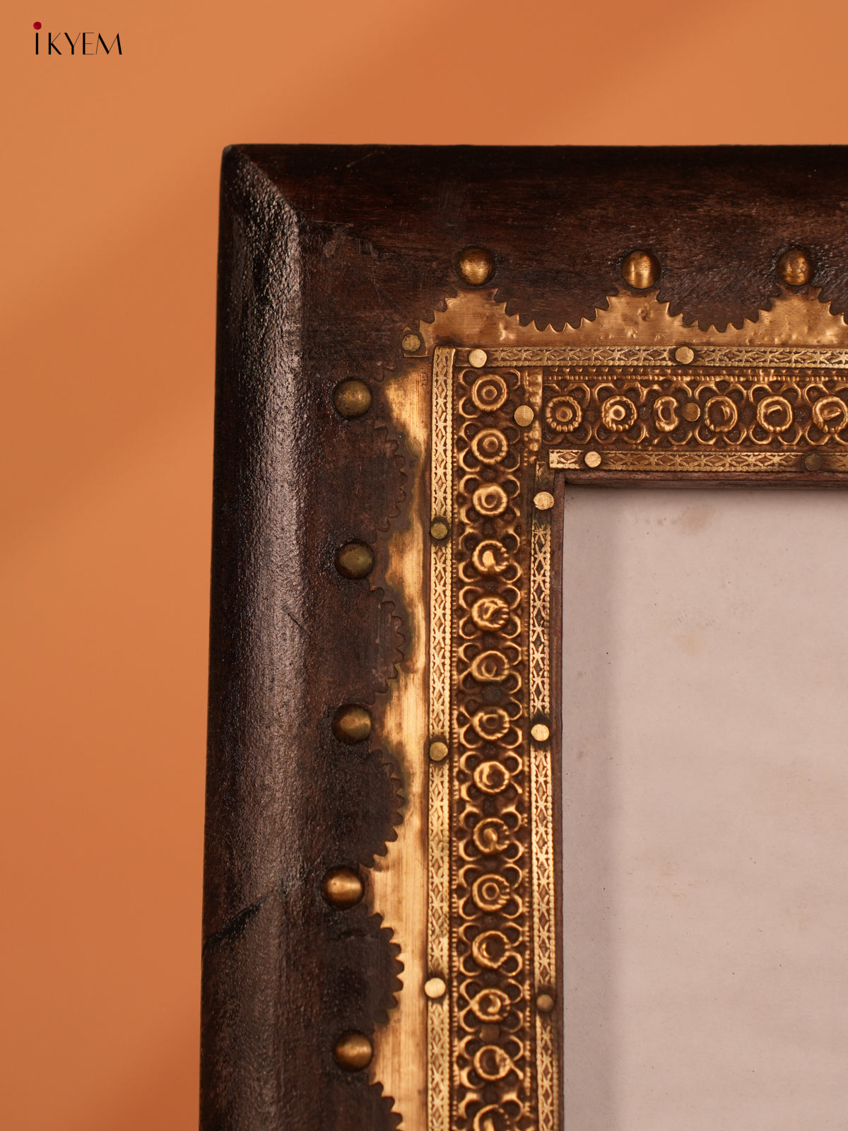 Wooden Brass Fittings Photo Frame- 4IJ30017