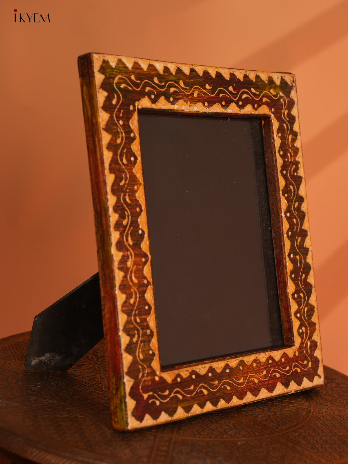 wooden hand painted photo frame - 4IJ30022