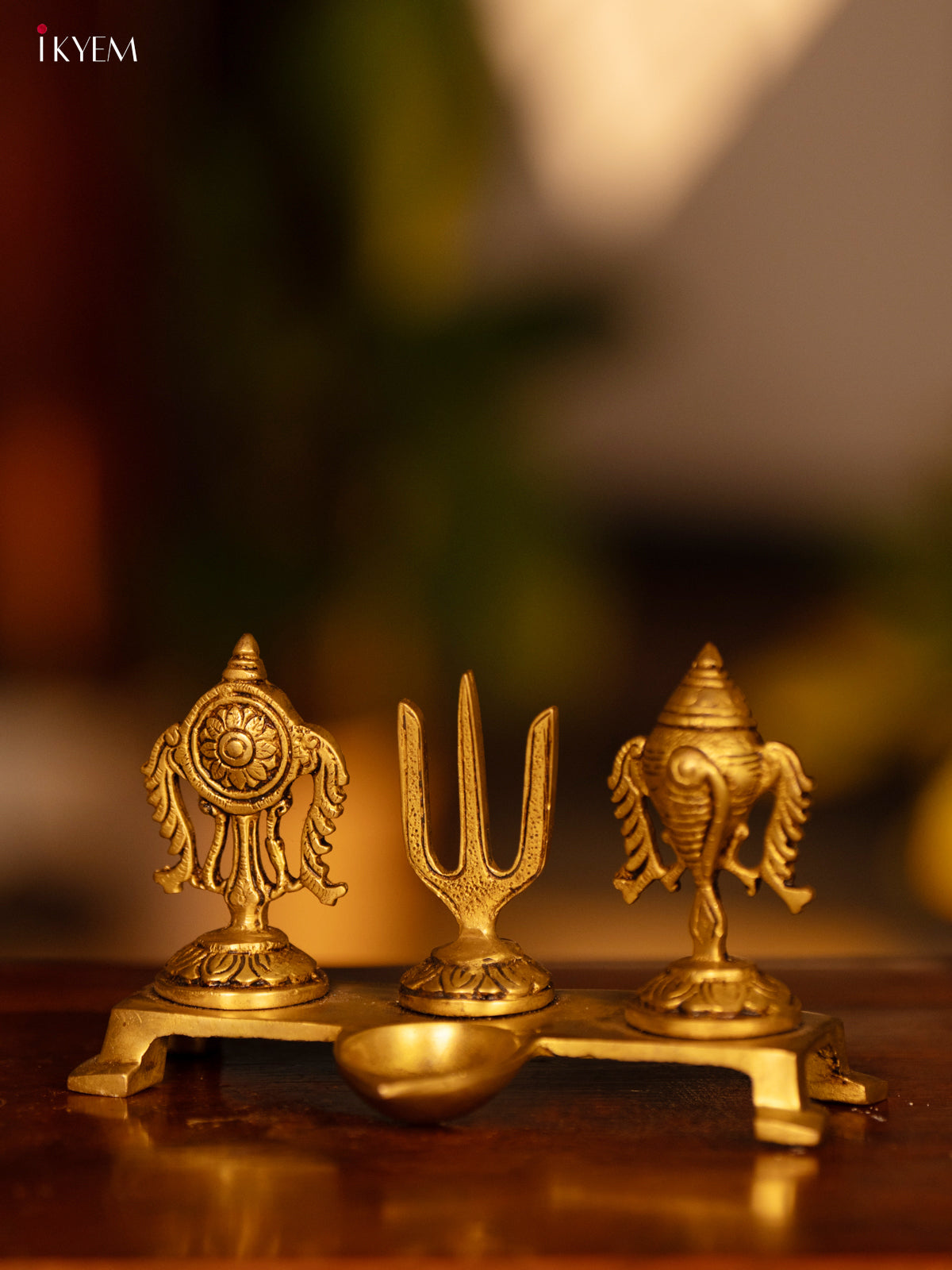 Brass Naam Shank Chakra Stand With Diya - KK26175